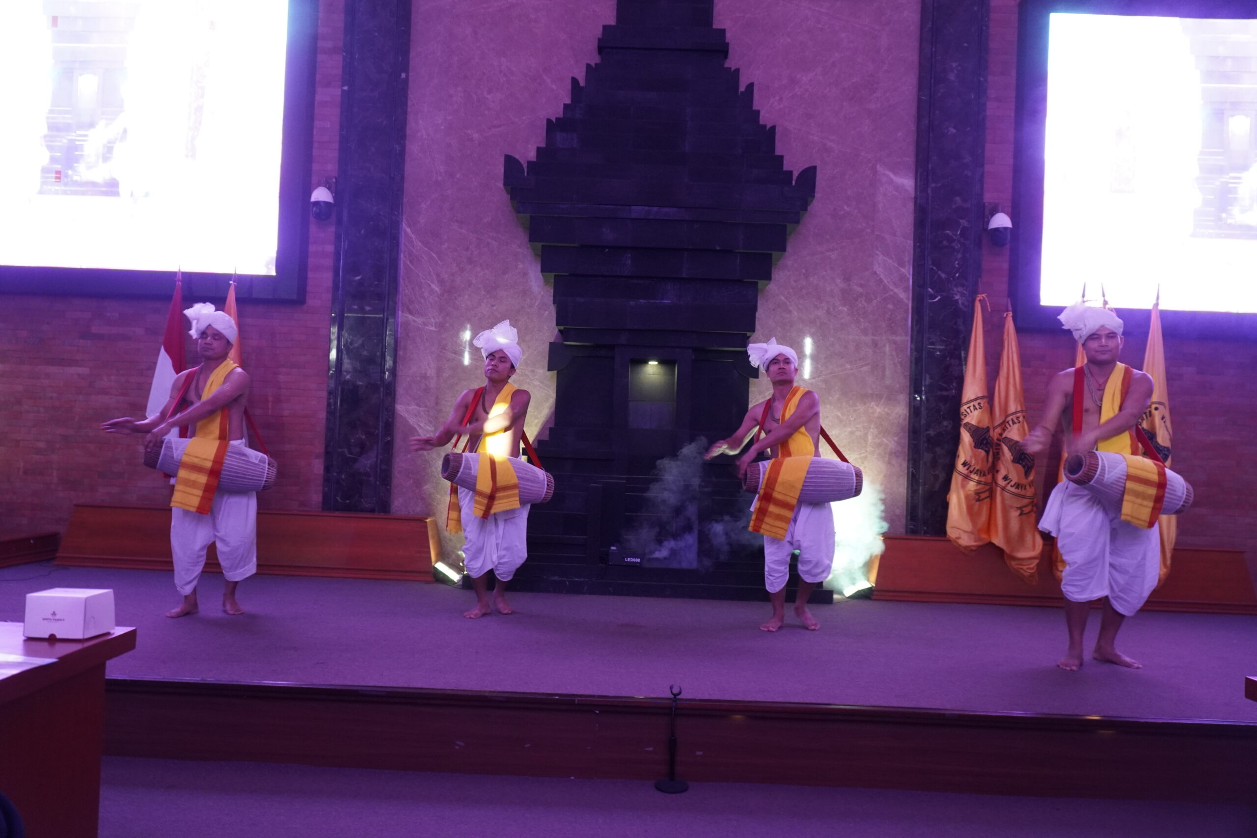 tarian india di acara uwks