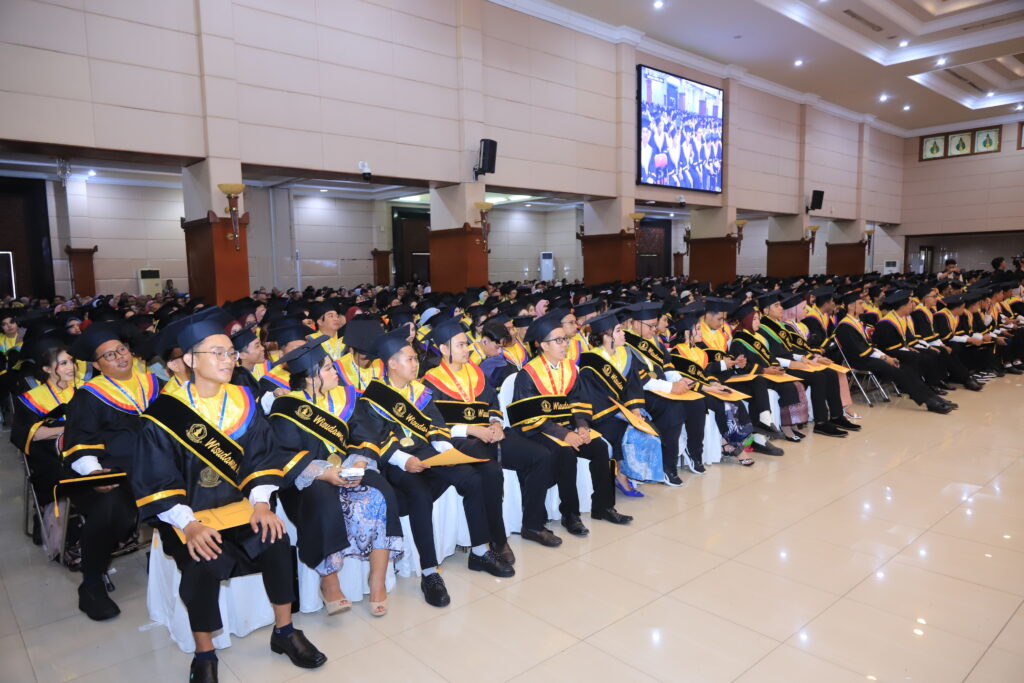 uwks menggelar wisuda